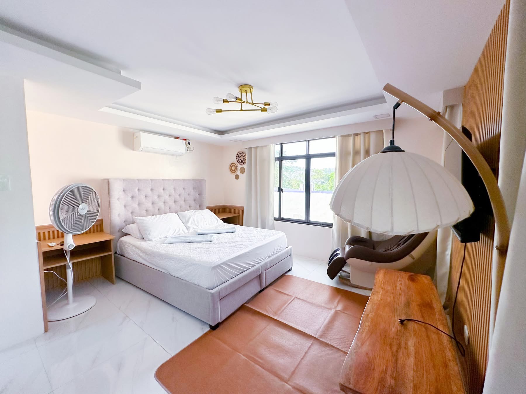 Bright air-conditioned bedroom at The Resthouse